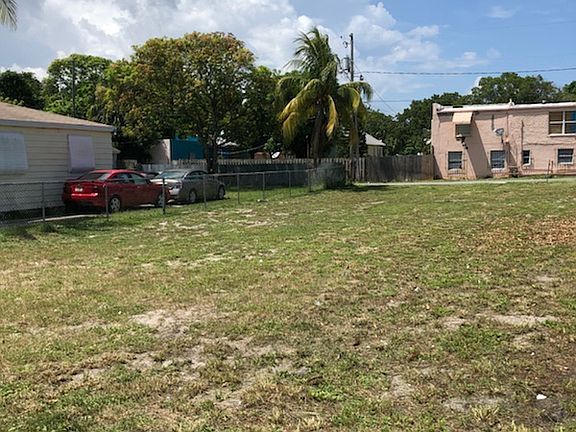 3rd image of 619 31st St