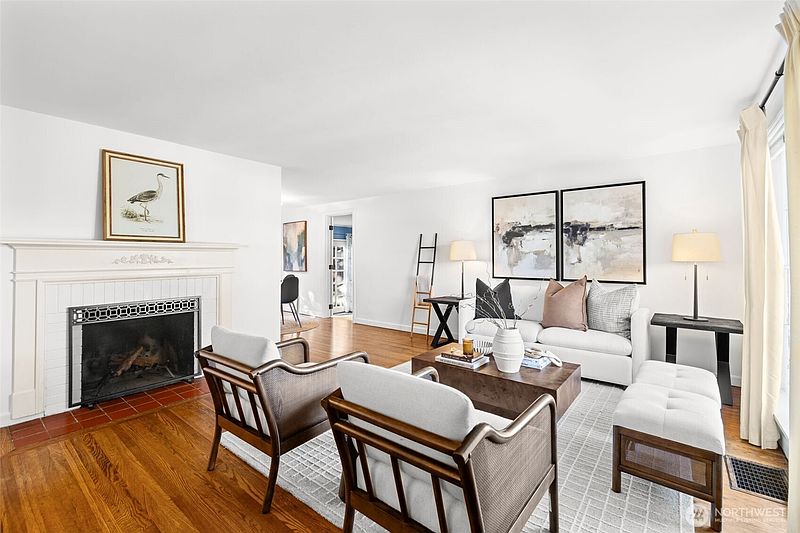 3rd image of 6251 37th Avenue NE