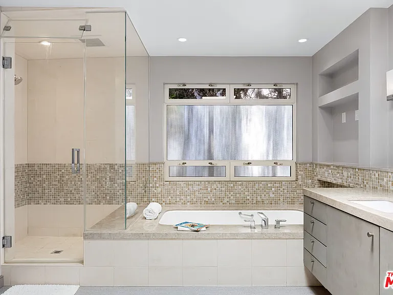 1256 Beverly Green Dr — Photo 21