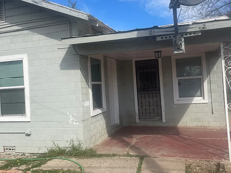 1295 Bryan St — Photo 2