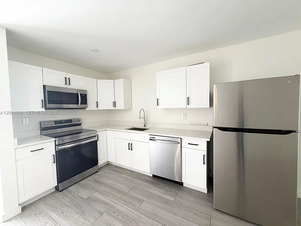 208 Meridian Ave #6