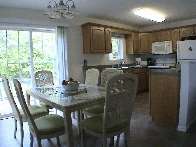 3 bed, 1300 sqft, $2,160 — Photo 2