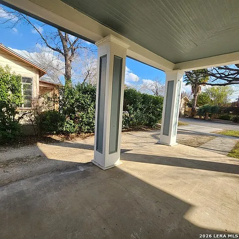 1027 W Mistletoe Ave #2 — Photo 2