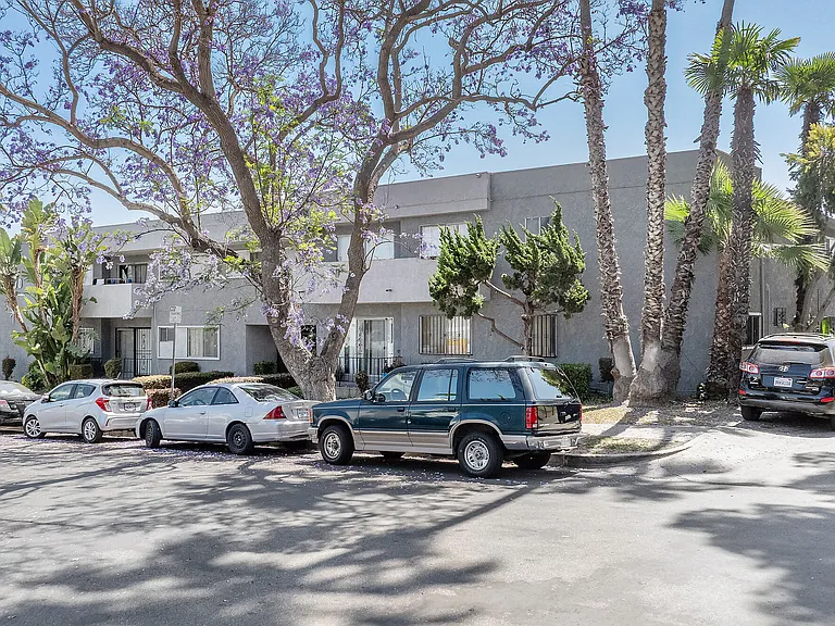 Baldwin Hills Apartments — Photo 3