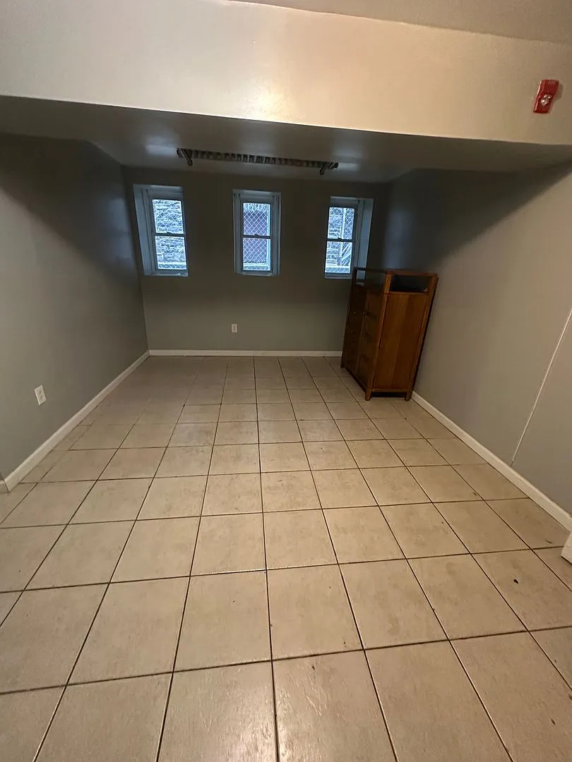 Building Photo - 1315 W Roosevelt Blvd