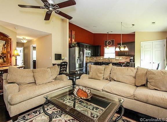 5th image of 3916 Far West Dr