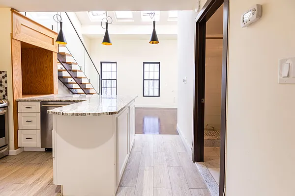 Rented by Smart City Real Estate LLC | media 24