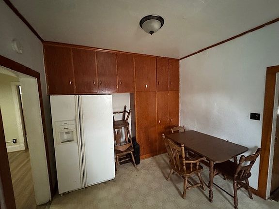 5th image of 320 Dewitt St