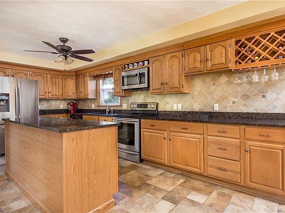 4th image of 58 Regina Dr