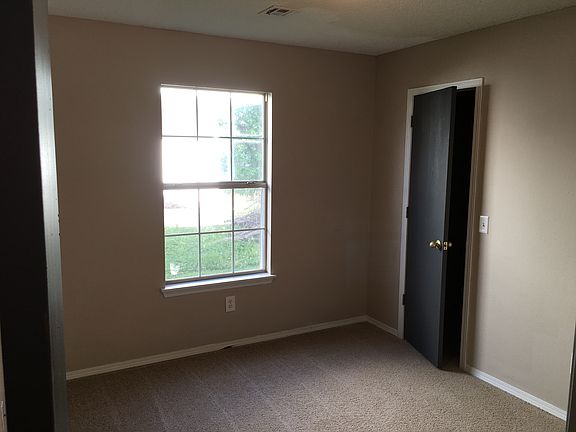 4th image of 3000 NE 12th St