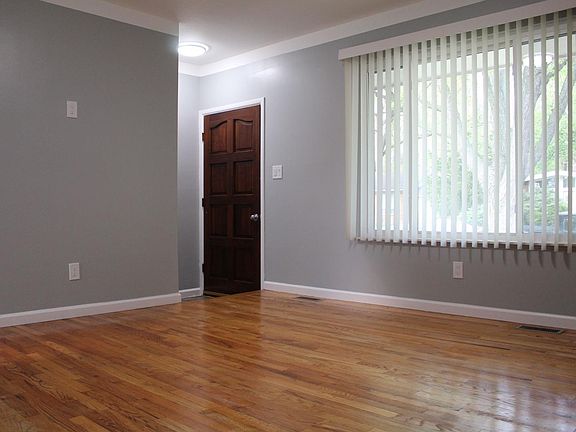 3rd image of 27259 Pembroke Dr
