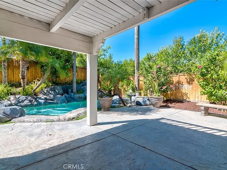 6330 Golden Gate Dr — Photo 23