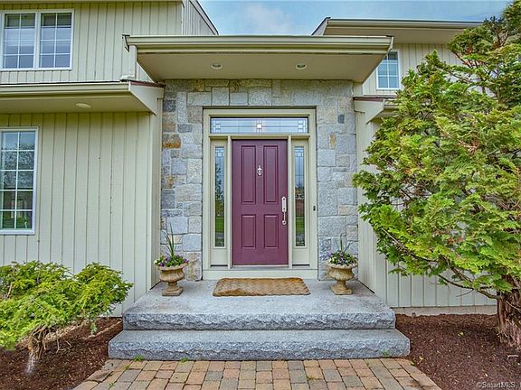 3rd image of 114 Oxford Dr
