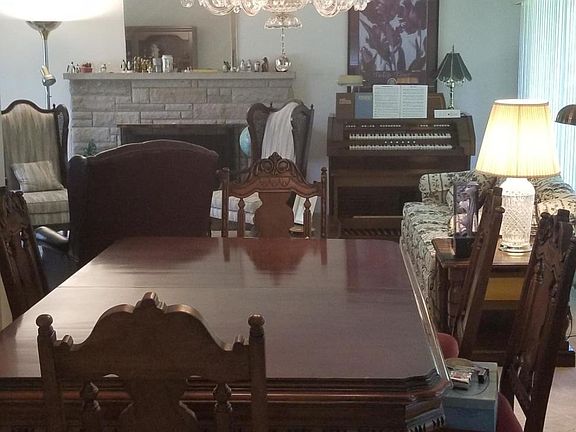 4th image of 299 Wildwood Dr