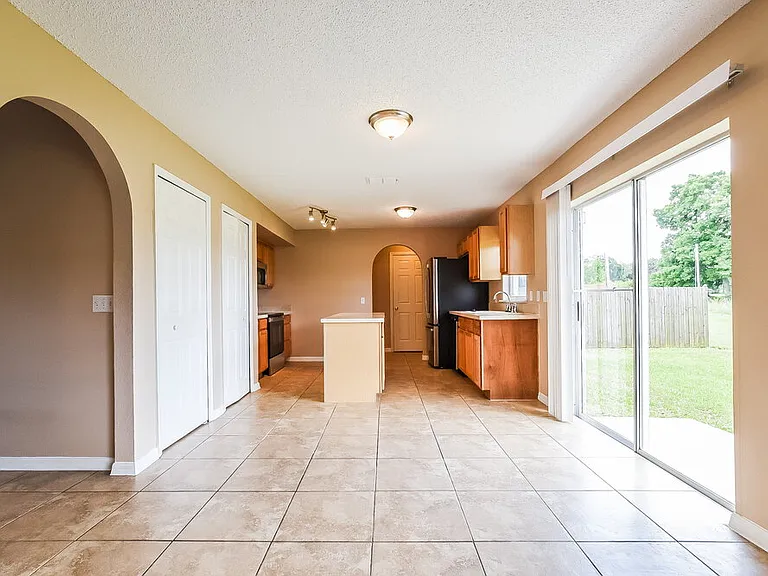 1113 Benan Ct — Photo 8