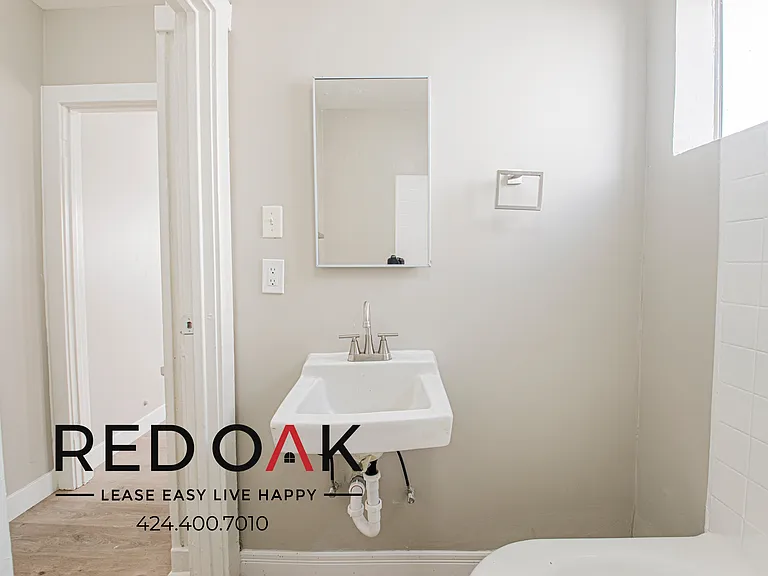 424 E 20th St #424.5 — Photo 16