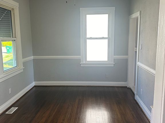 3rd image of 5103 Lochaven Ave