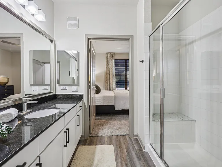 Vine + Vail Townhomes and Apartments — Photo 11