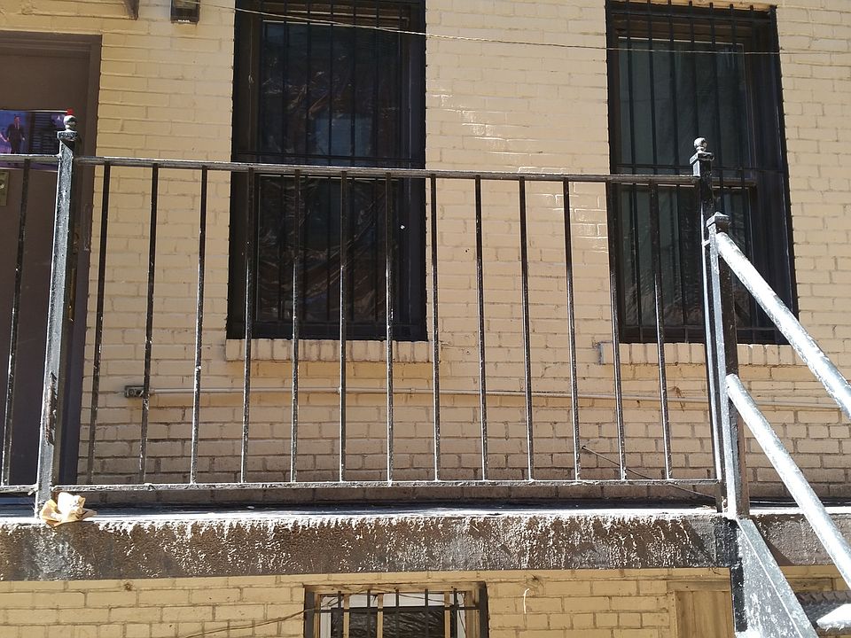 2nd image of 324 E 6th St APT Sre