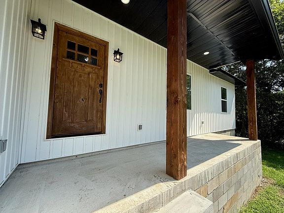 4th image of 409 Valley Road