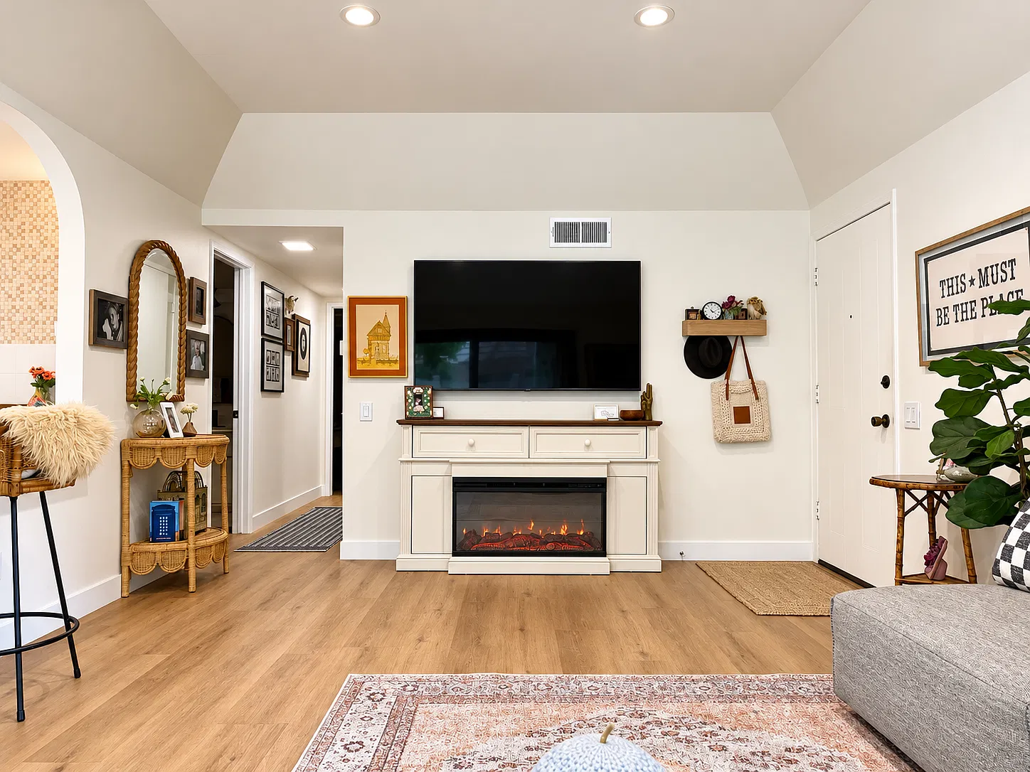 3 bed, 1020 sqft, $4,800 — Photo 3