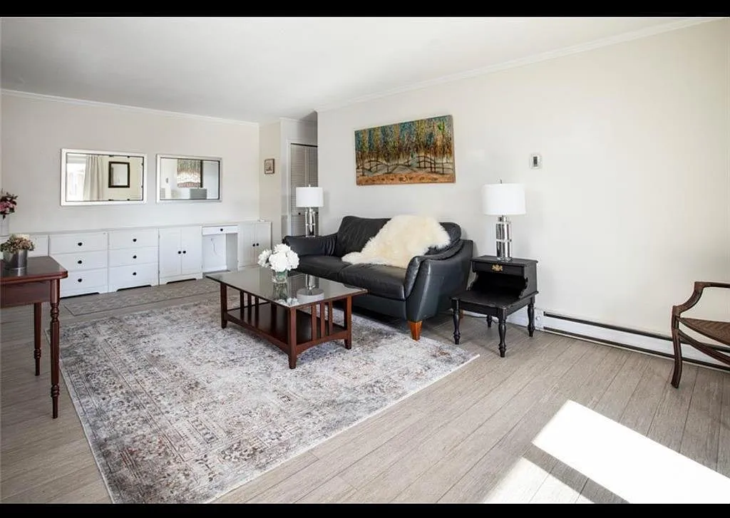 23 Bullocks Point Avenue, Unit 2C — Photo 3