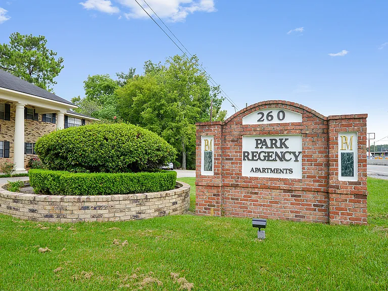 Park Regency — Photo 18