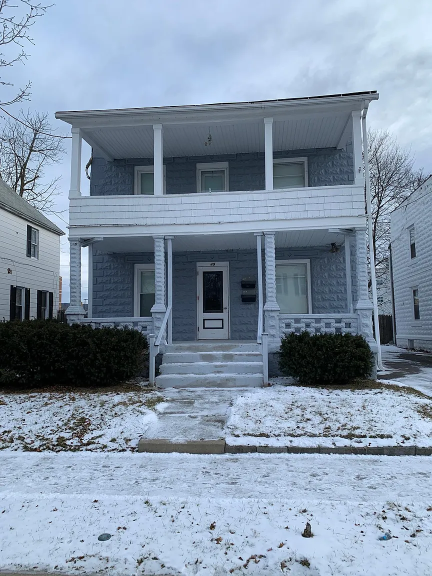 49 Saint Charles St photo 1