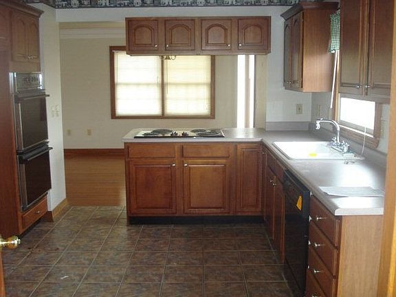 3rd image of 2101 Buckingham Sq