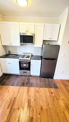 Rented by United Realty Equities | media 19