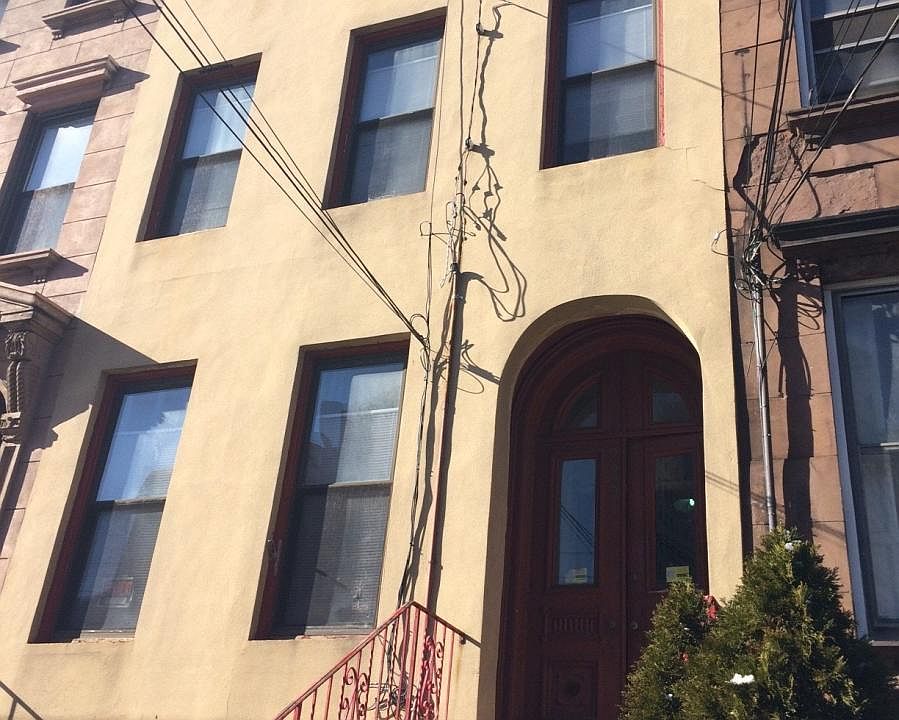1st image of 235 Summit Ave APT 1