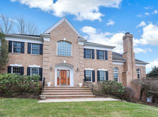 2 Kingsberry Ct, Upper Saddle River, NJ 07458