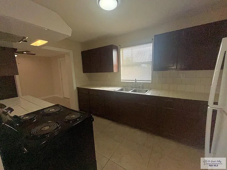 1485 E Stenger St — Photo 9
