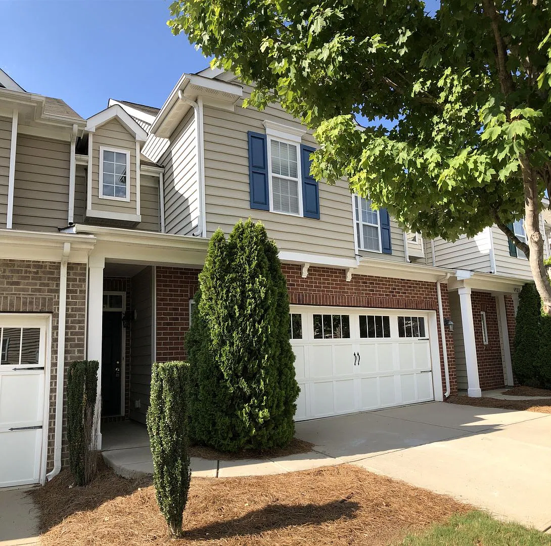 Beautiful Ballantyne Area 3 Bedroom Townhome Available Now — Photo 2
