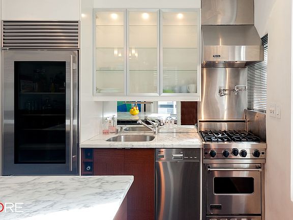 5th image of 200 W 54th St #Penthouse