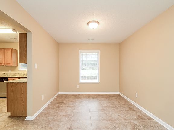 5th image of 400 Bedford Park Dr