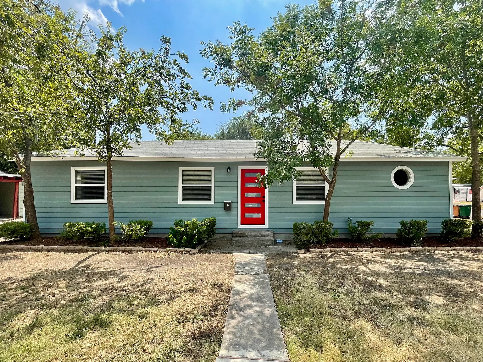 3 bed, 1705 sqft, $3,300 — Photo 2