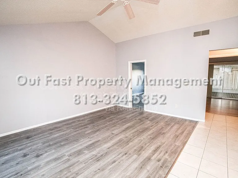 2764 Kavalier Dr — Photo 4