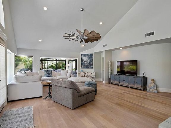 4th image of 598 Bay Villas Ln