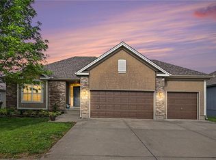 704 Crestridge Dr, Kearney, MO 64060