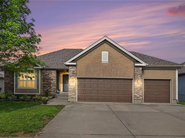 704 Crestridge Dr, Kearney, MO 64060