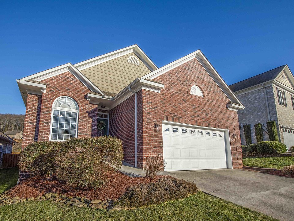 1st image of 1016 Gothic Manor Ln