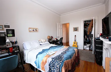 Rented by R New York