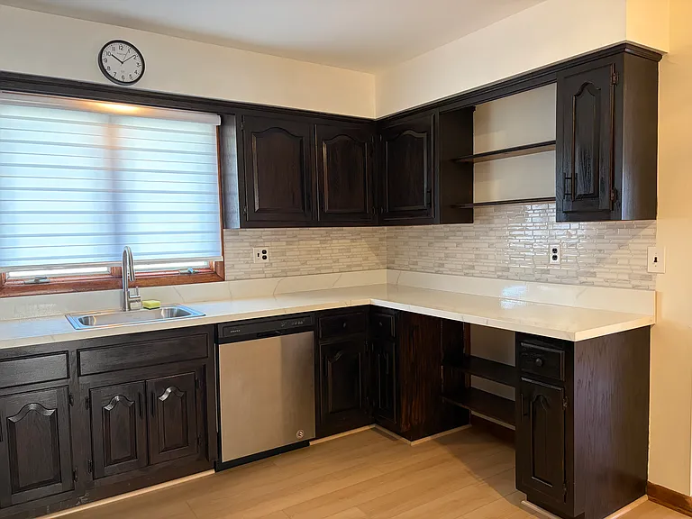 193 Banta Ave — Photo 9