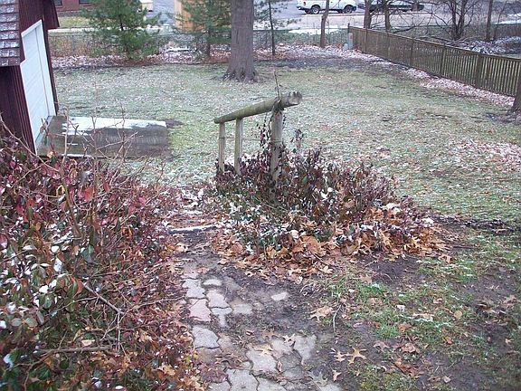 2nd image of 399 Oriole St