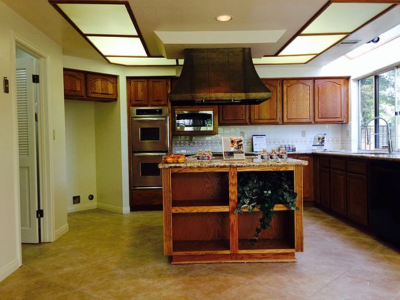 Gourmet Kitchen with Granite