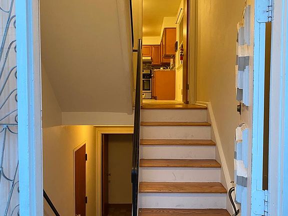 3rd image of 607 Sussex St Floor 1