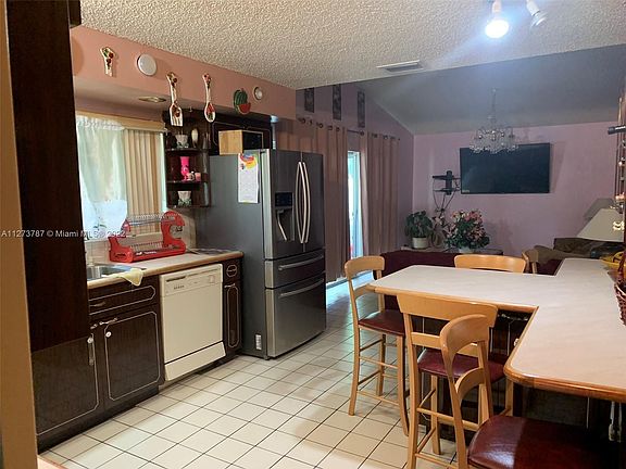 4th image of 9761 Glacier Dr #9761