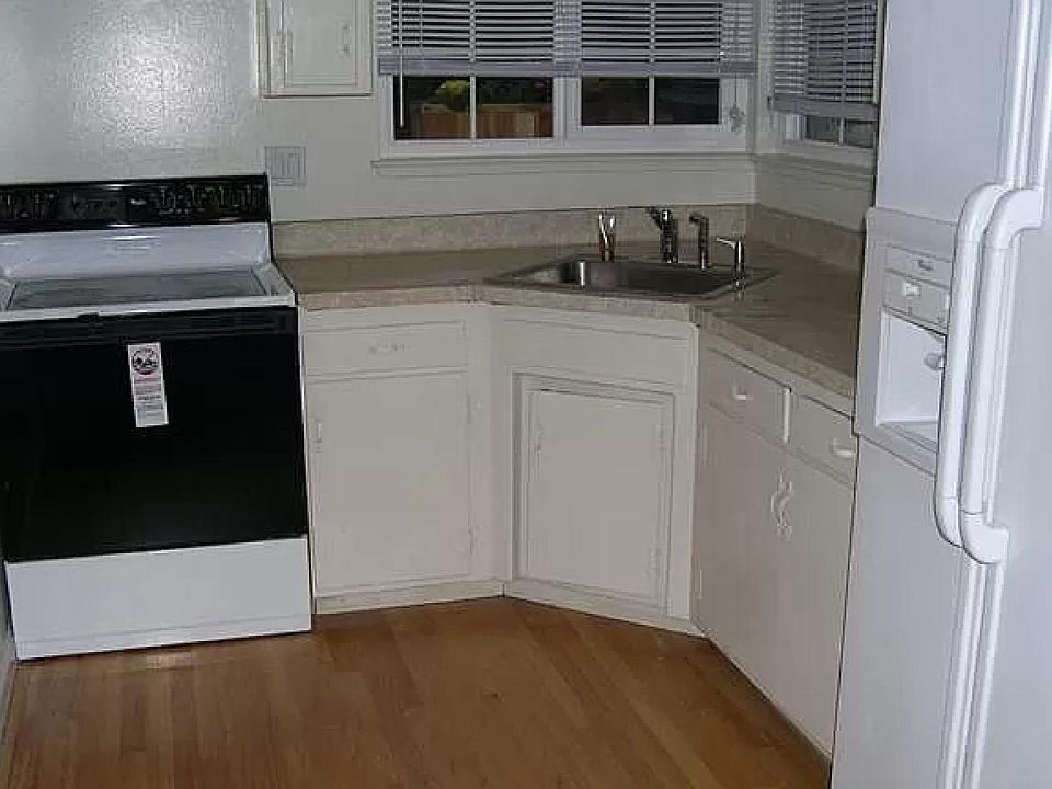 1st image of 3219 Williamsburg Dr #2