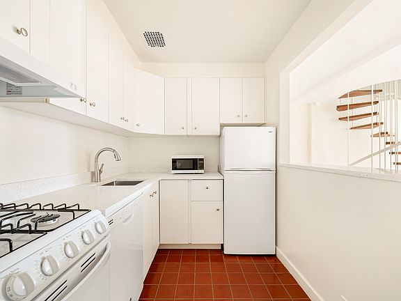 2nd image of 30 Horatio St APT 3B